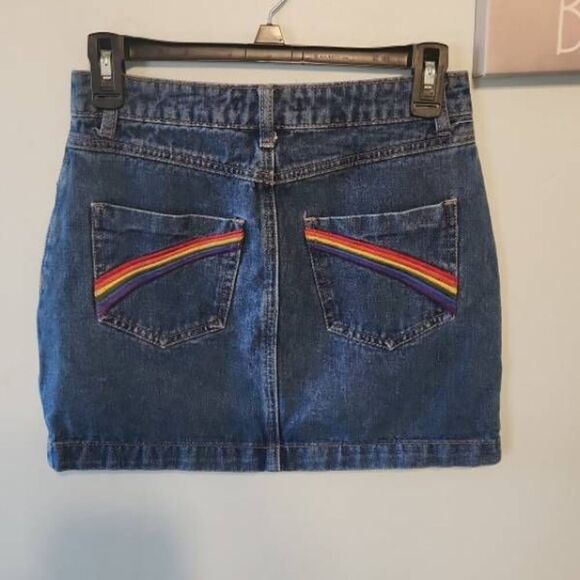 NWT Forever 21 Size S Denim Button Fly Mini Skirt with Rainbow Pockets - Picture 3 of 5